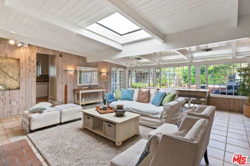 11945 Addison St, North Hollywood CA  91607-3157 exterior