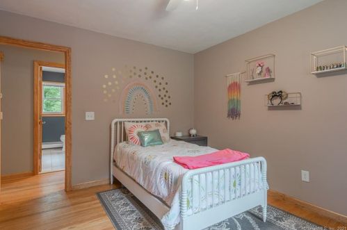 12 Whitewood Dr, Huntington CT 06484-5028 exterior