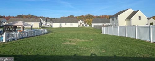 323 Wind Dr, Dover DE  19901-8608 exterior