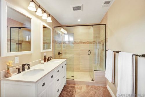 2643 Grandview St, San Diego CA 92110-1031 exterior