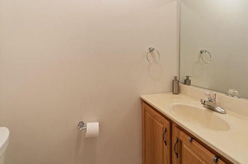 4 Saratoga Ct, Easton PA  18040-1046 exterior