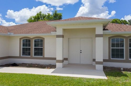318 15th St, Cape Coral, FL 33909-1255