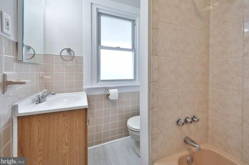 154 Allison Rd, Willow Grove PA  19090-3113 exterior