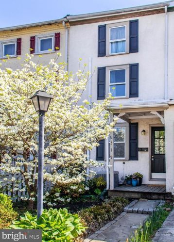 319 Union St, Kennett Sq, PA 19348-2930