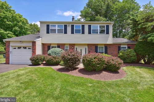 27 Ann Dr, Southampton, PA 18954-1605