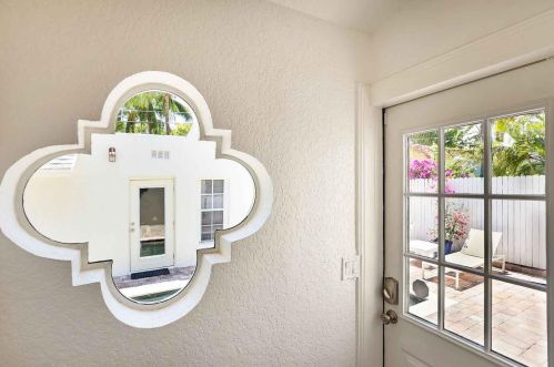 834 Upland Rd, West Palm Beach, FL 33401-7854