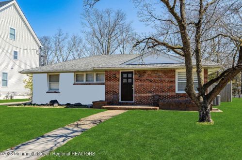 51 Lapsley Ln, Lakewood, NJ 08701-3158