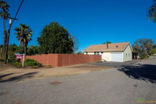 2150 Catalina Ave, Vista, CA 92084-4804