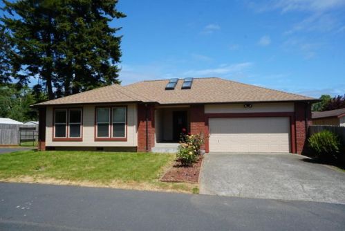 1673 Calen Ln, Mckinleyville, CA 95519-4295