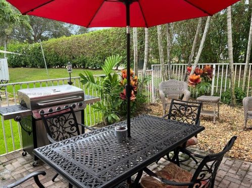 2348 177th Ave, Hollywood FL  33029-5134 exterior