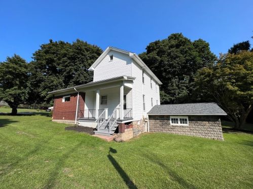 1014 Main St, Wampum, PA 16157-4318