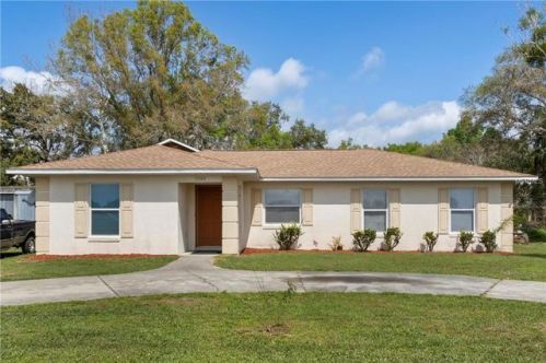 17143 Mills St, Umatilla, FL 32784-8902