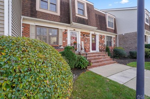 35 Heritage Ln, Perth Amboy NJ  08863-1464 exterior