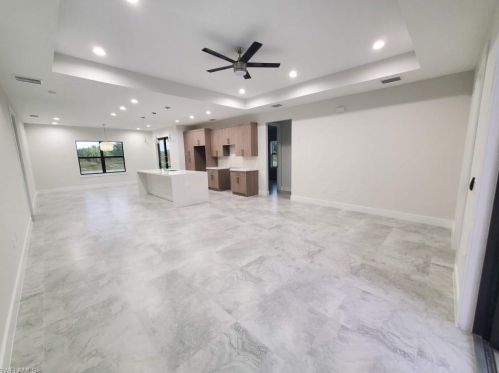 3262 70th Ave, Naples, FL 34120-2694