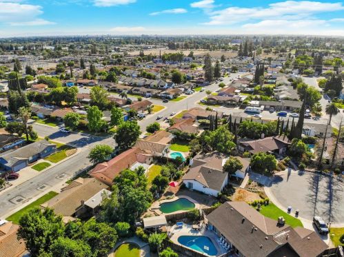 661 Hillsdale Dr, Turlock CA  95382-0515 exterior