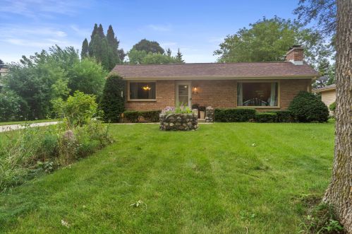 3819 Hemlock St, Milwaukee, WI 53209-1952