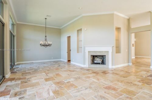 8843 Lakes Blvd, West Palm Beach, FL 33412-1552