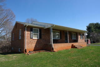 504 Farmer Ln, Vinton, VA 24179-4109