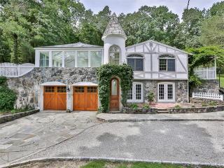 922 Old Post Rd, Bedford, NY 10506-1216
