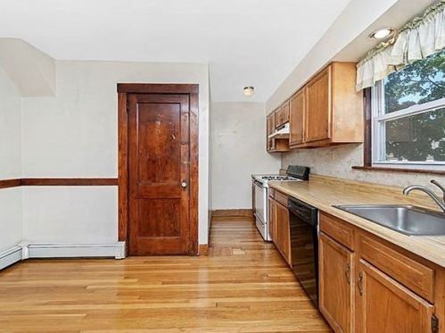 51 Falmouth Rd, Newton MA 02465-1127 exterior