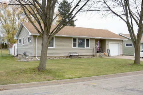 320 Walnut St, Dodgeville, WI 53533-1736