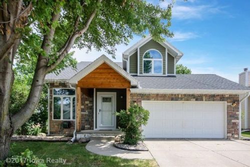 1202 7th St, Indianola, IA 50125-4002