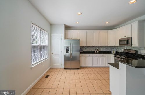 16571 Bramblewood Ln, Woodbridge VA  22191-6014 exterior