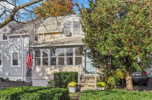 31 Second Ave, New Rochelle, NY 10803-1417