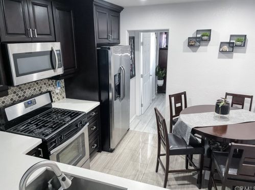 8208 Olanda St, Paramount CA 90723-2723 exterior