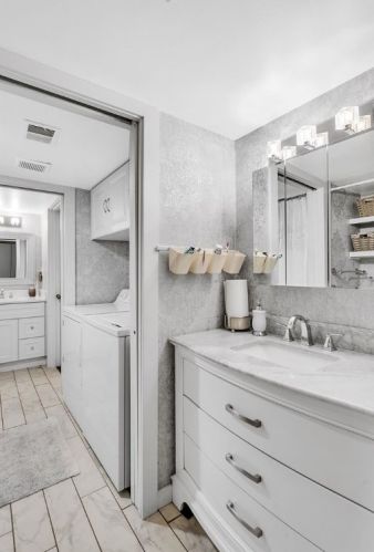 701 Camelot Dr, Pittsburgh PA  15237-4979 exterior