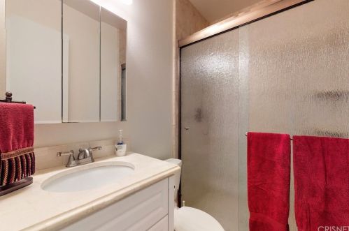 18925 Circle Of The Oaks, Santa Clarita CA  91321-1420 exterior