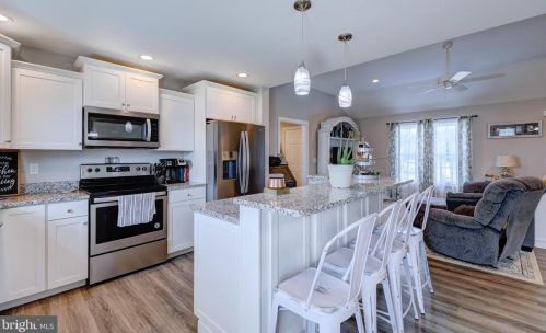 4 Highland Dr, Seaford DE  19973-4827 exterior