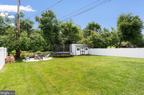 1009 Willow St, Southampton PA  18966-3435 exterior