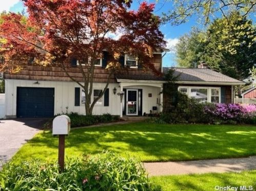 15 Bolan Dr, Huntington Station, NY 11746-2823