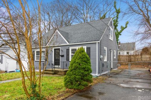 8 Frederick St, East Brunswick, NJ 08816-3826
