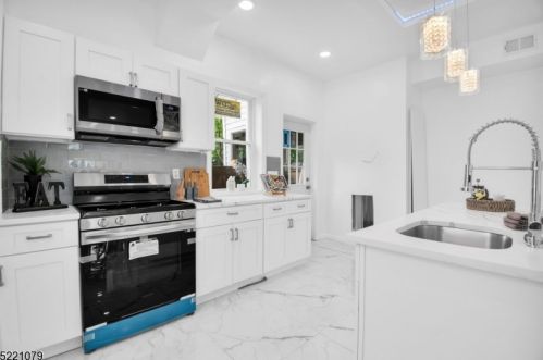 1084 Grove St, Irvington NJ  07111-4123 exterior