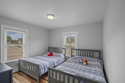 1736 Elmwood Ave, Warwick RI  02888-1104 exterior
