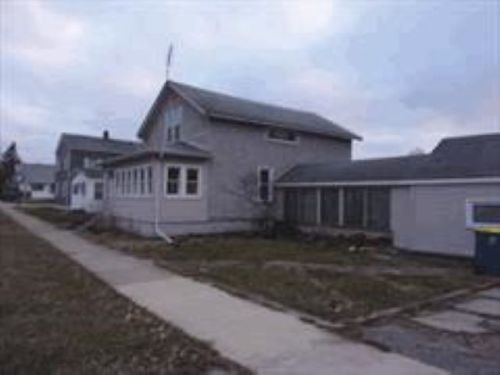 550 Wayne St, Waterloo, IN 46793-9701