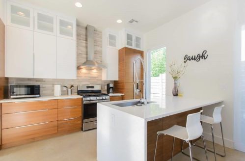 1904 17th St, Austin, TX 78702-1222