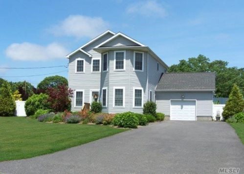 598 Mill Rd, Baiting Hollow, NY 11933-1423