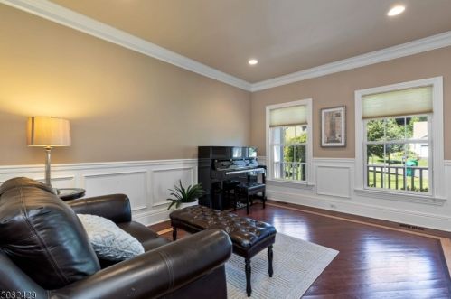 16 Hidden Meadow Dr, Scotch Plains NJ  07076-1158 exterior