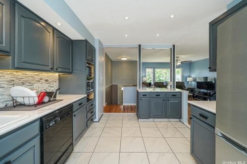 452 Outlook Ave, Babylon NY  11704-4312 exterior