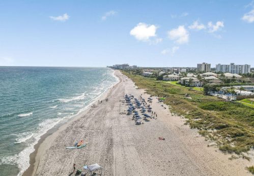 2000 Ocean Blvd, Delray Beach FL  33483-6436 exterior