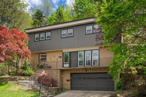 3927 Boulevard Dr, Pittsburgh, PA 15217-2619