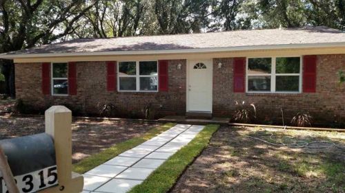 2315 Gertrude Cir, Pensacola, FL 32526-1403