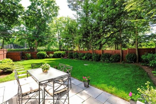 8 Parkway, Mount Vernon NY  10552-1219 exterior