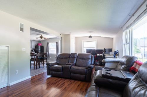 20 Houde St, Nashua NH 03060-3010 exterior