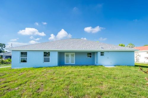 335 Saginaw Ave, Fort Pierce FL 34953-5993 exterior