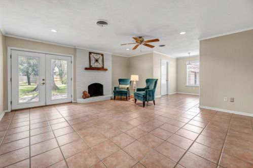 3813 Carter Creek Pkwy, Bryan, TX 77802-4108