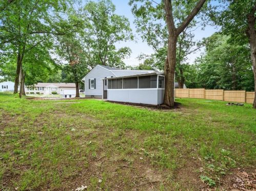 91 Windsor Park Dr, Coventry RI  02816-5353 exterior